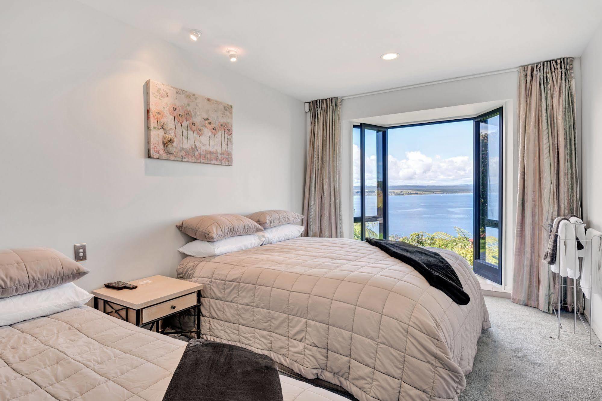Serenity On Wakeman Lago Lago Taupo Exterior foto