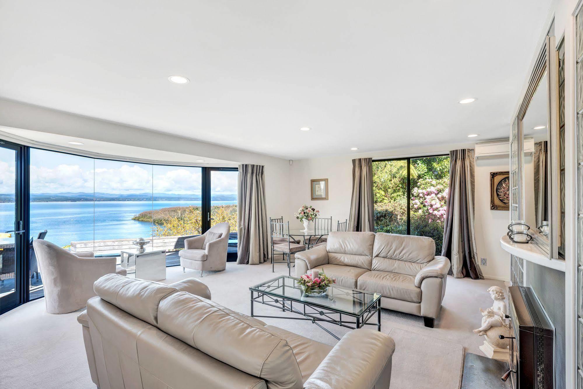 Serenity On Wakeman Lago Lago Taupo Exterior foto