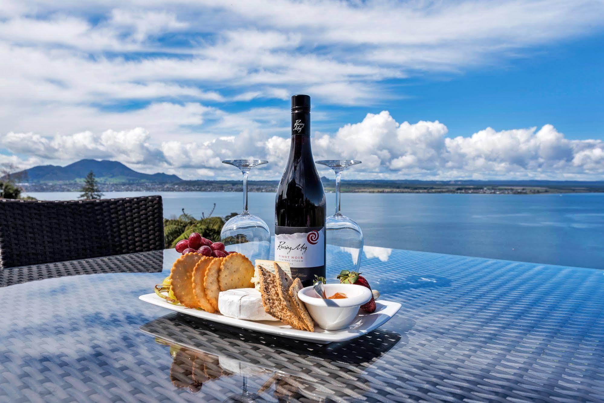 Serenity On Wakeman Lago Lago Taupo Exterior foto