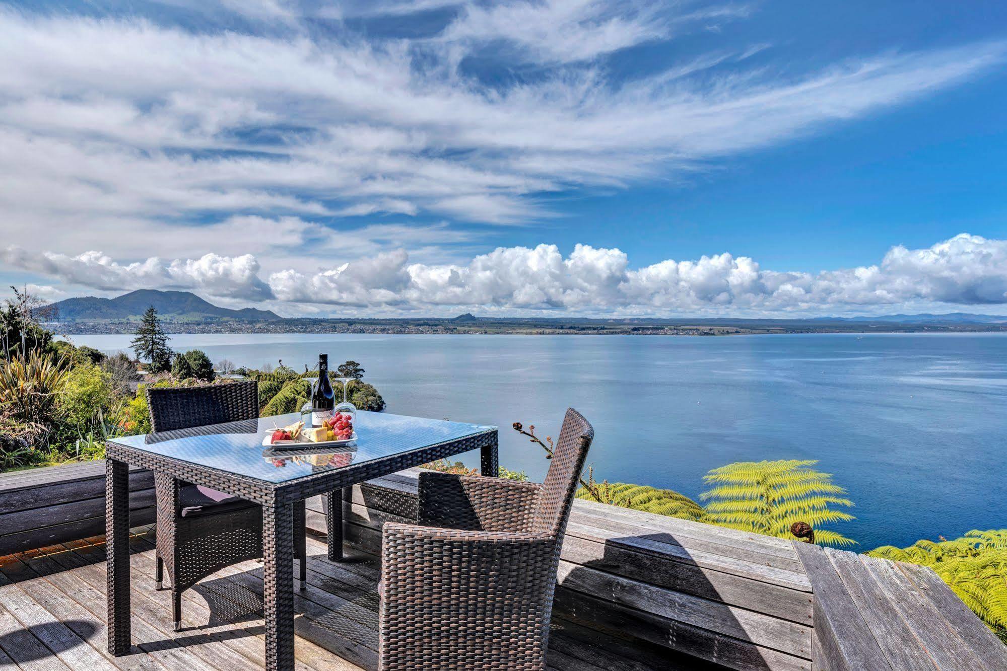 Serenity On Wakeman Lago Lago Taupo Exterior foto