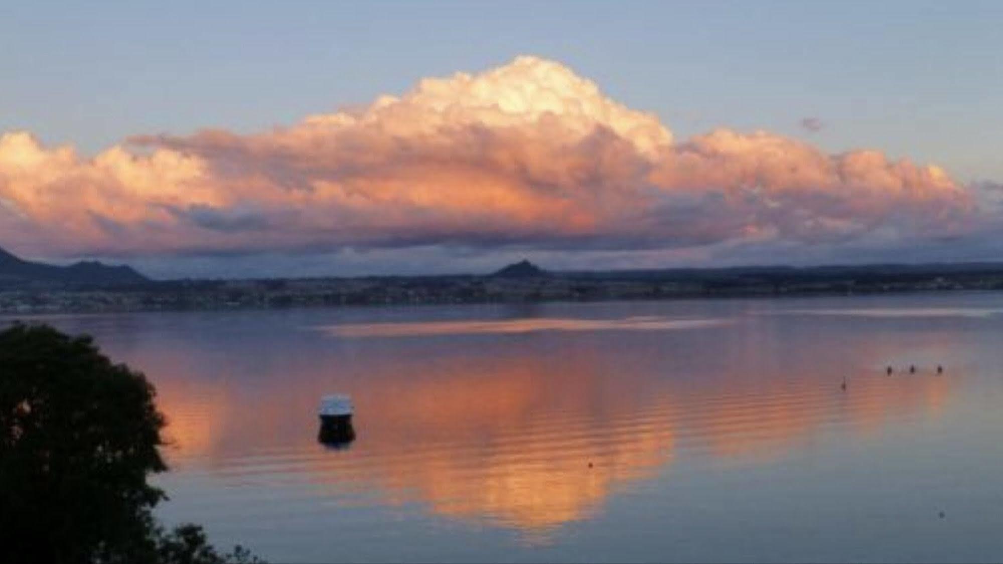 Serenity On Wakeman Lago Lago Taupo Exterior foto