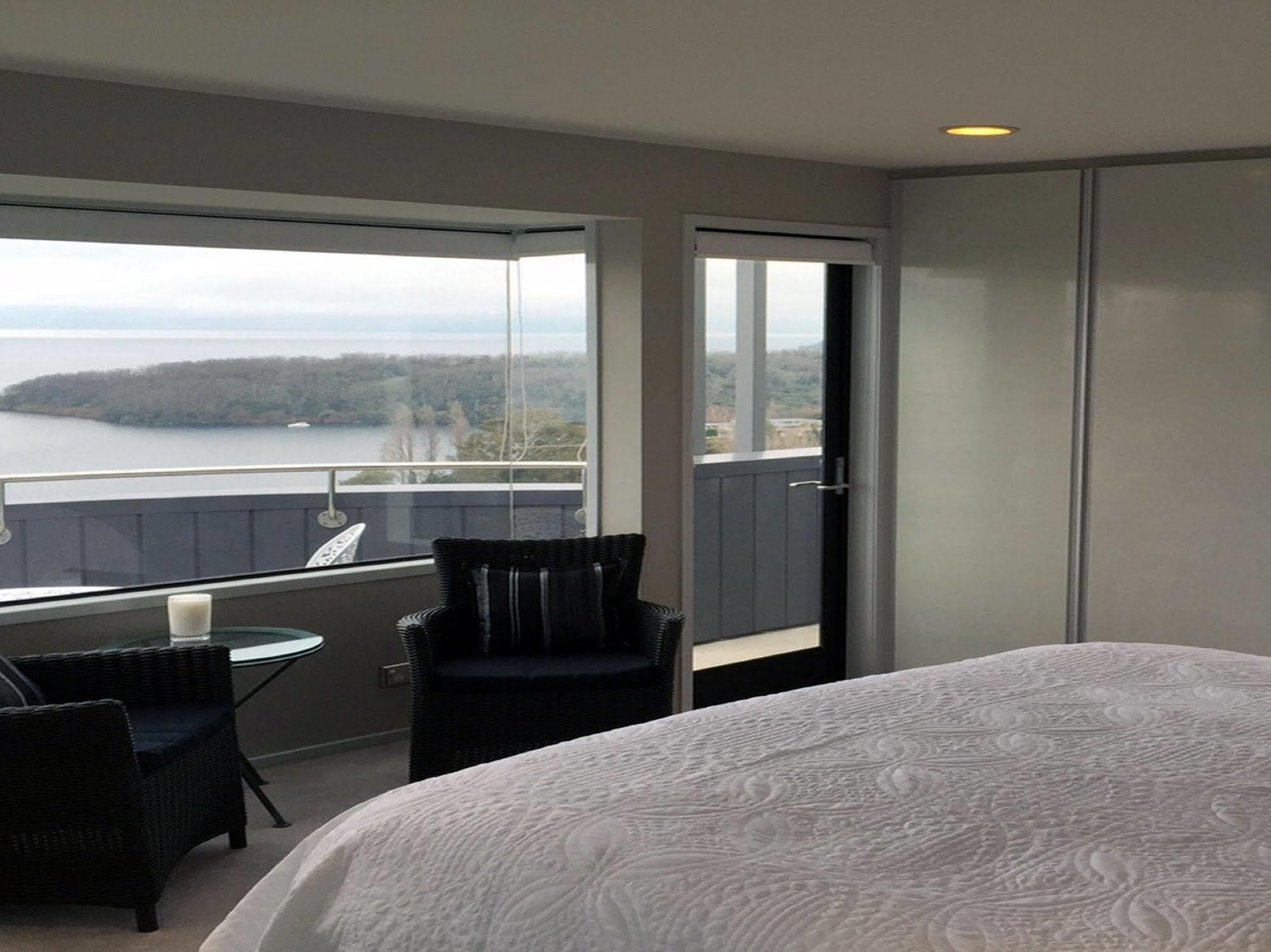 Serenity On Wakeman Lago Lago Taupo Exterior foto